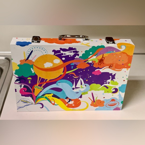 CRAYOLA 124 Piece Crayon Marker Colored Pencil Illustrated Kit Carrying Case Set - Picture 7 of 15